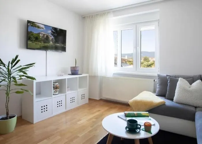 Tesla Apartment Urban Stay